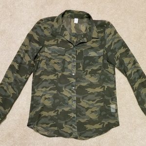 Old Navy camoflauge print blouse